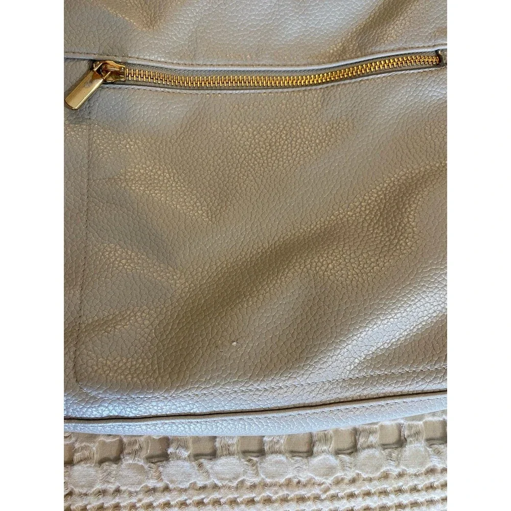 A New Day Light Gray Pebbled Crossbody Bag Gold Zip‎ Minimalist Travel Purse
